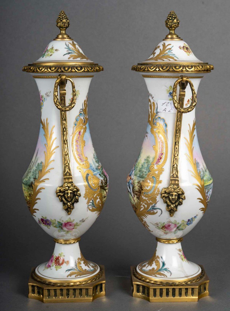 Paire De Vases En Porcelaine Signés Château De Blois – XIXᵉ Siècle-photo-3