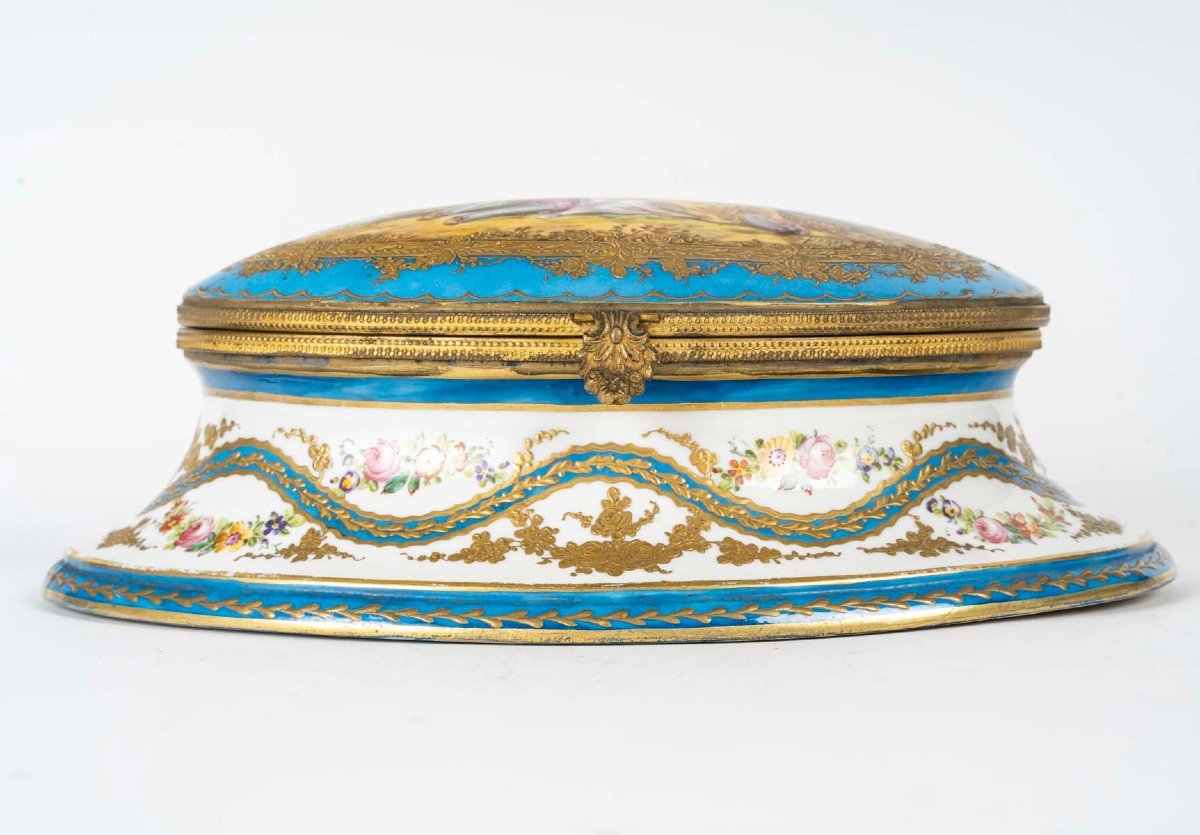 Louis XV Style Porcelain Box, Sèvres Signature, 19th Century-photo-2