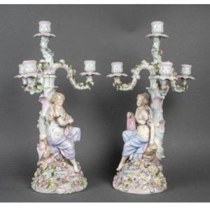 Paire De Candélabres En Porcelaine Dans Le Goût De Meissen, XIXème Siècle.