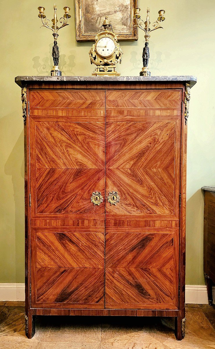 Armoire Louis XVI Vers 1770  Estampillé Delorme     Adrien Delorme Maître 22 Juin 1748  