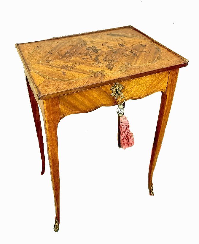 Table De Salon Louis XV Vers 1760   Hauteur 75,5 Cm, Longueur 52 Cm, Profondeur 39 Cm 