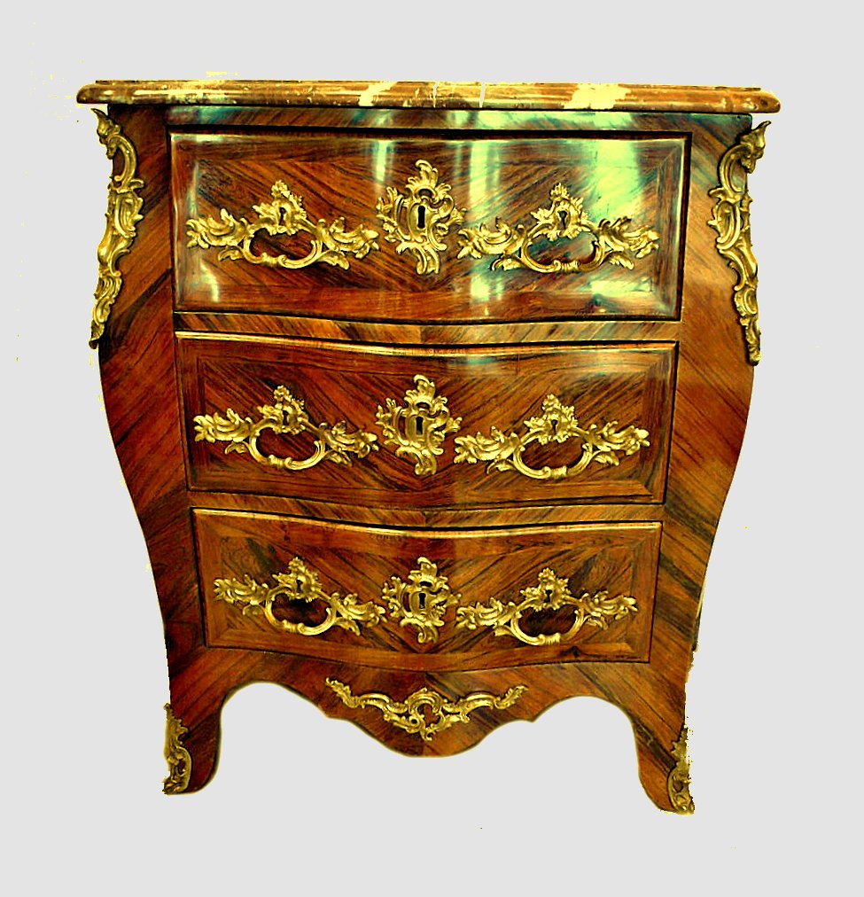 Commode   Louis XV   Vers 1765     Br. 85,5 Cm, H. 85,5 Cm, P. 46 Cm        Inv.no. 1.803      -photo-2