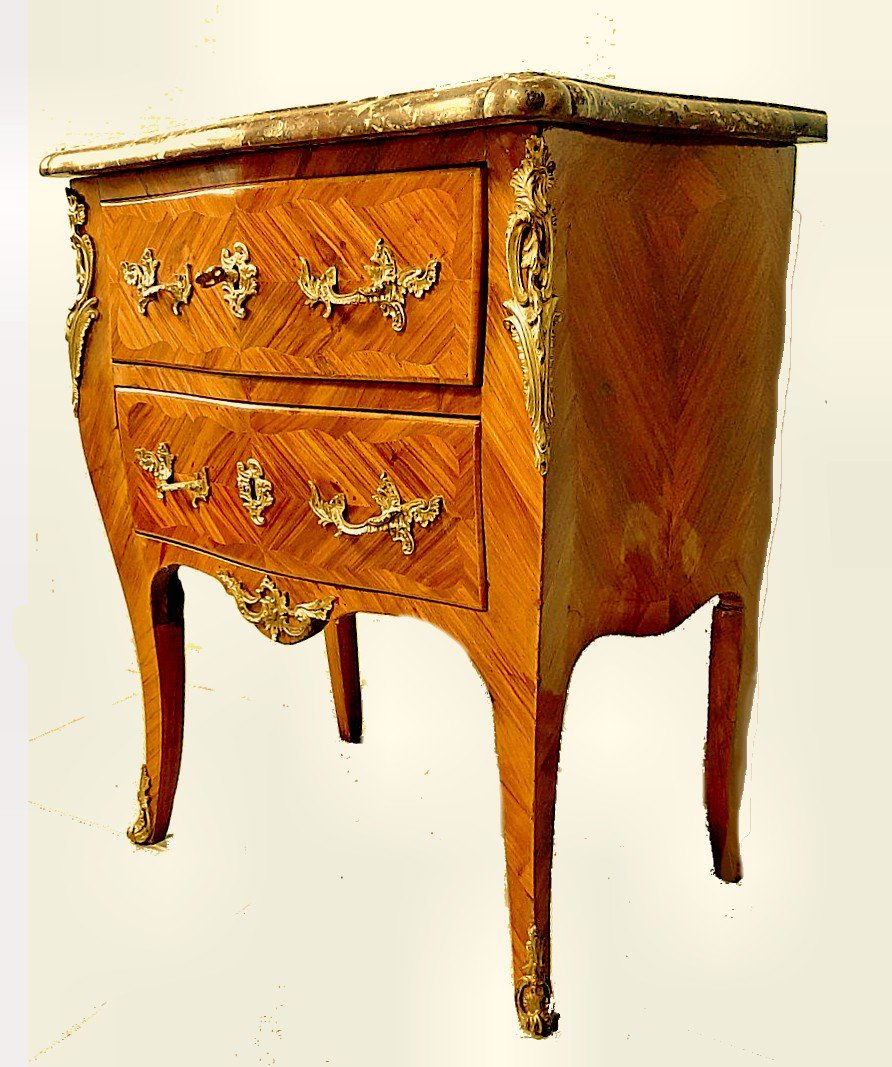 Commode Louis XV Vers 1750 Estampillé F.j.papst   L. 67 Cm, H. 81 Cm, P. 43 Cm   Francois Ignace Pope Maître 3 Septembre 1785       Cf. Pierre Kjellberg, Le Mobilier Français Du XVIII Siécle, 1989, P. 632 Et Suivantes.   -photo-2