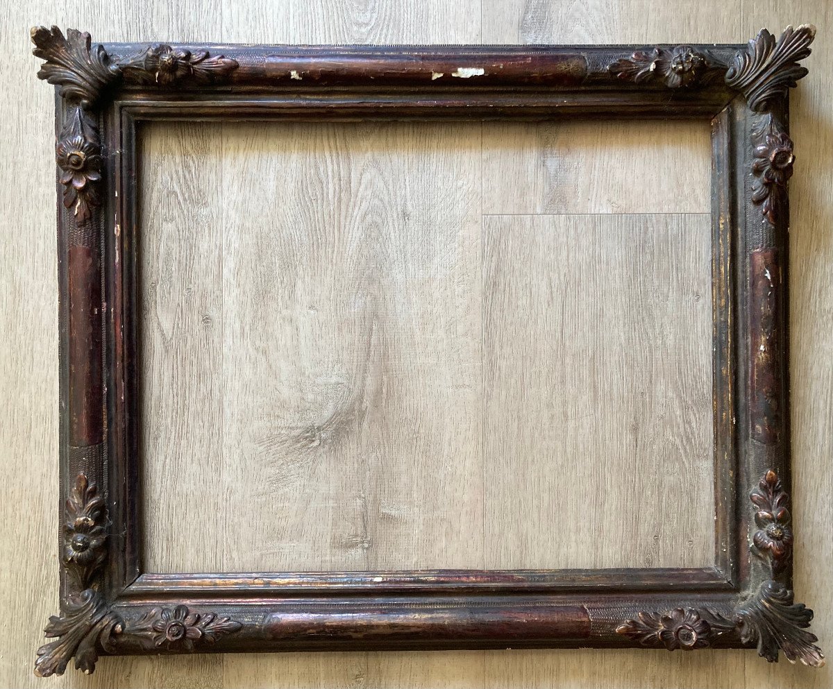 18th Century Frame In Finely Carved Gilded Wood.