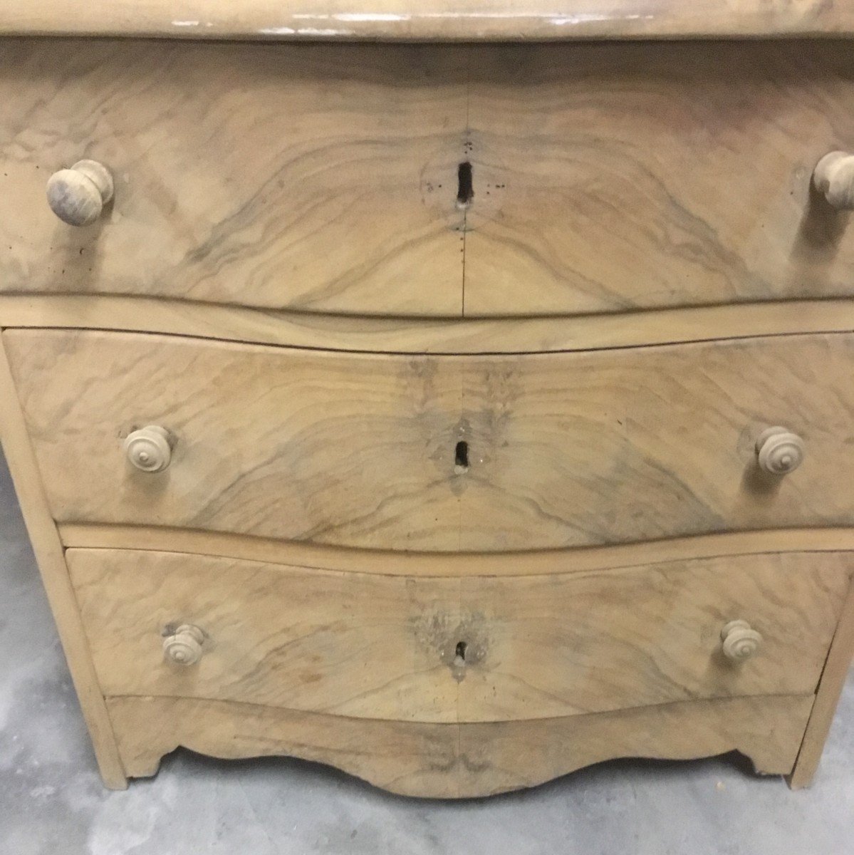 Proantic: Curved Dresser