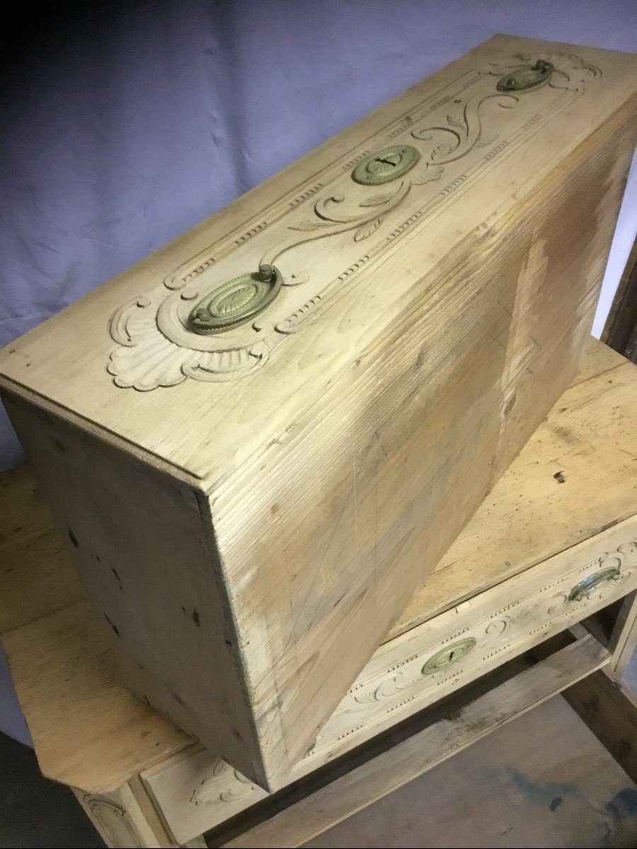 18th Century Chest Of Drawers In Fir-photo-1