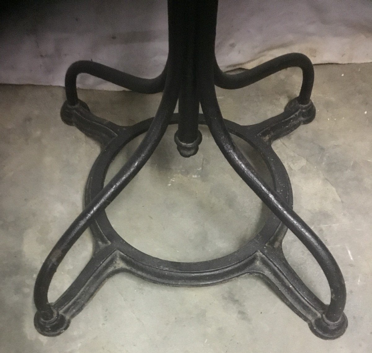 Iron Coat Rack -photo-2