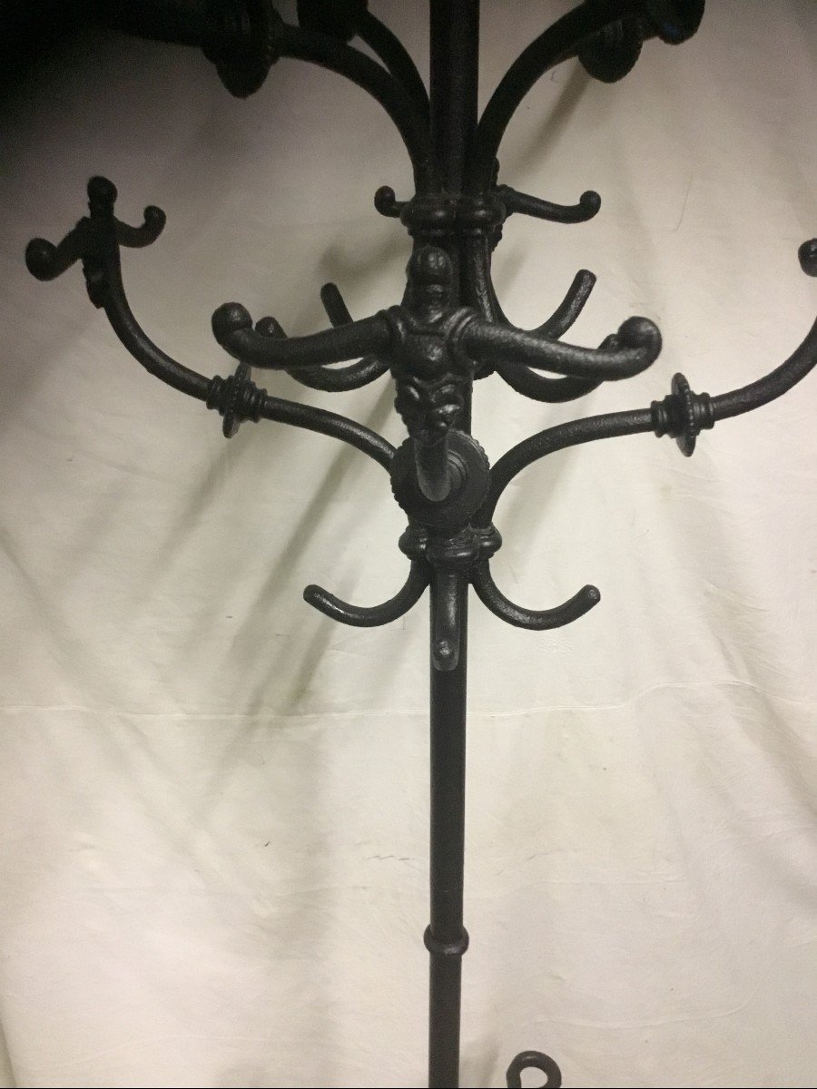 Iron Coat Rack -photo-1