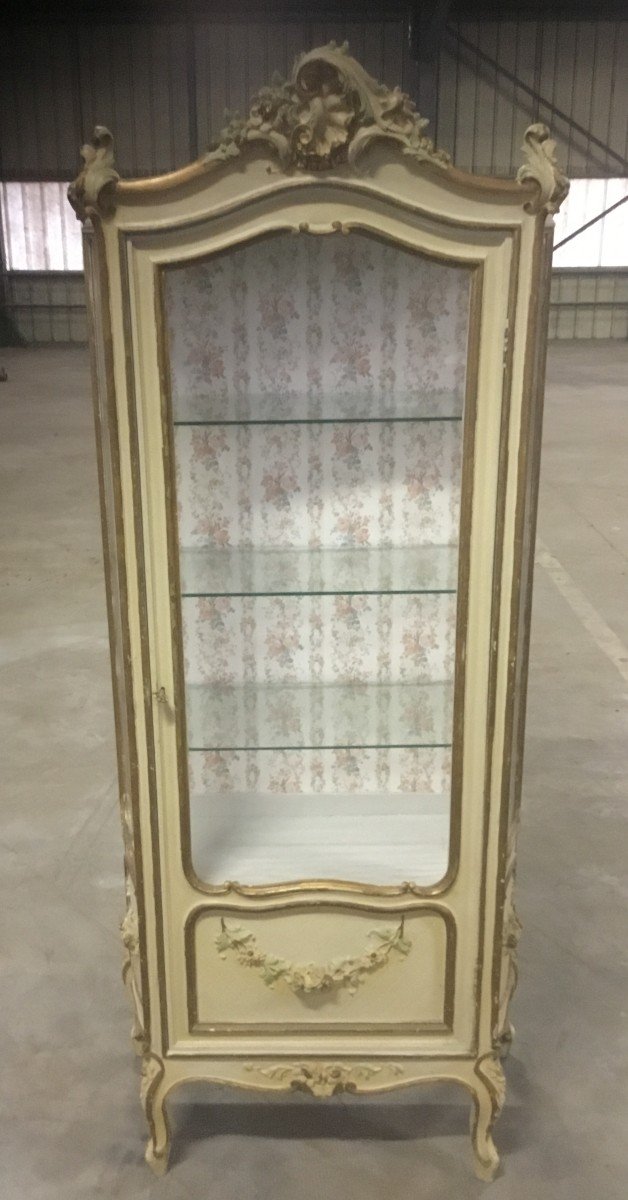 Rocaille Display Case