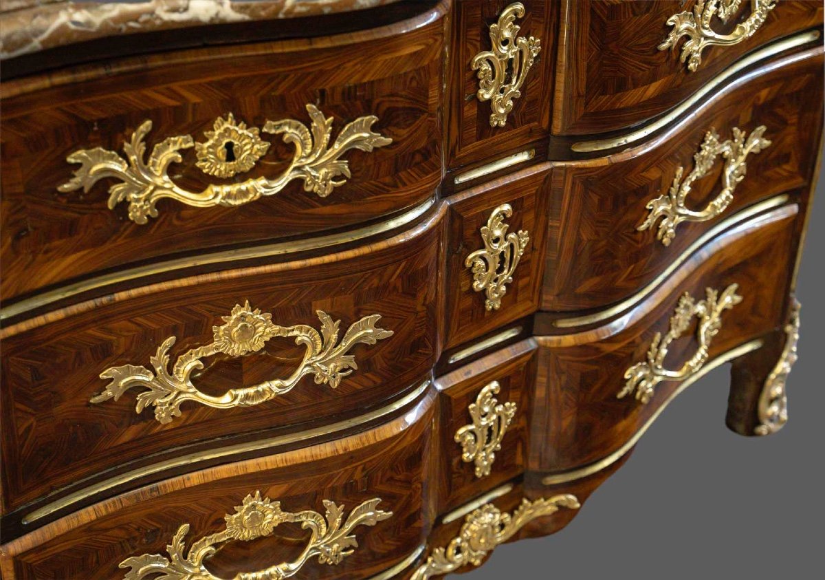 Large Louis XV Period Arbalette Commode-photo-4