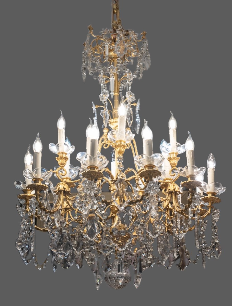 Chandelier In Gilt Bronze And Crystals