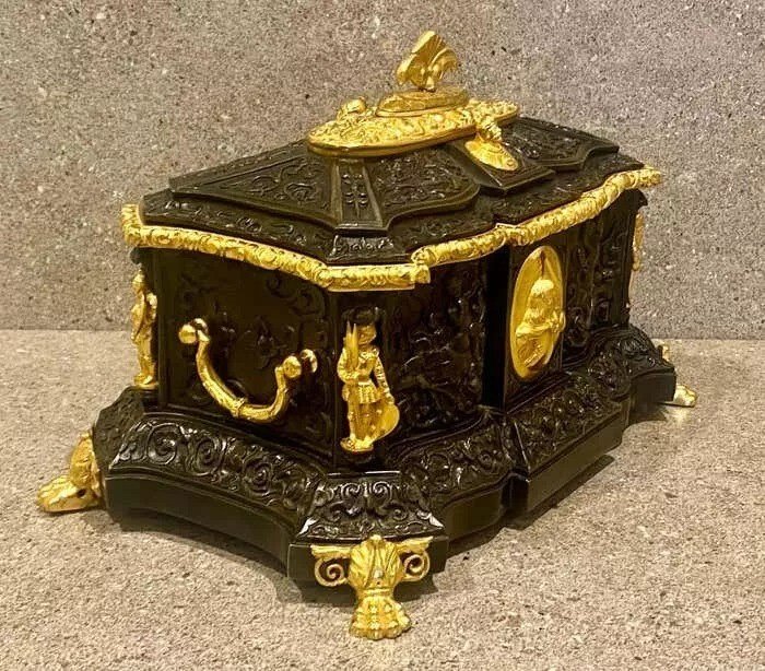 A Large Impressive 19th Century Bronze Jewelry Casket Box. Circa 1860-photo-2