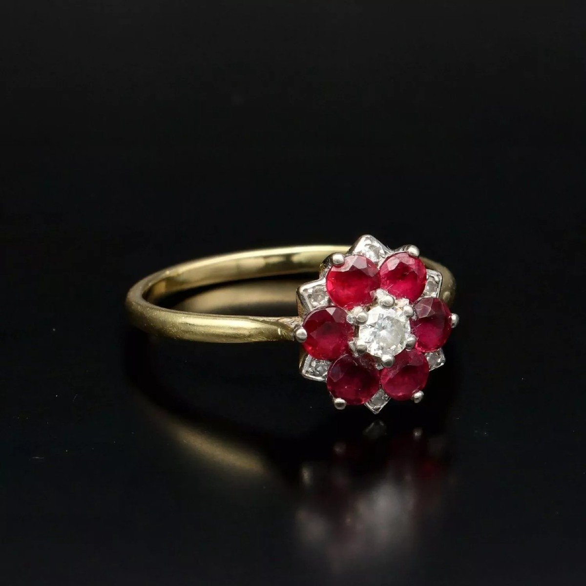 Bague Vintage En Or Blanc 18ct Avec Rubis & Diamants En Fleur