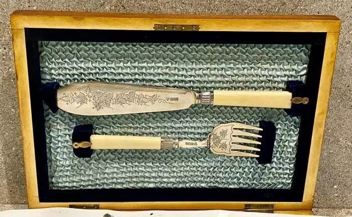 Victorian Silver And Bone Canteen Fish Serving Fork And Knife Set-photo-2