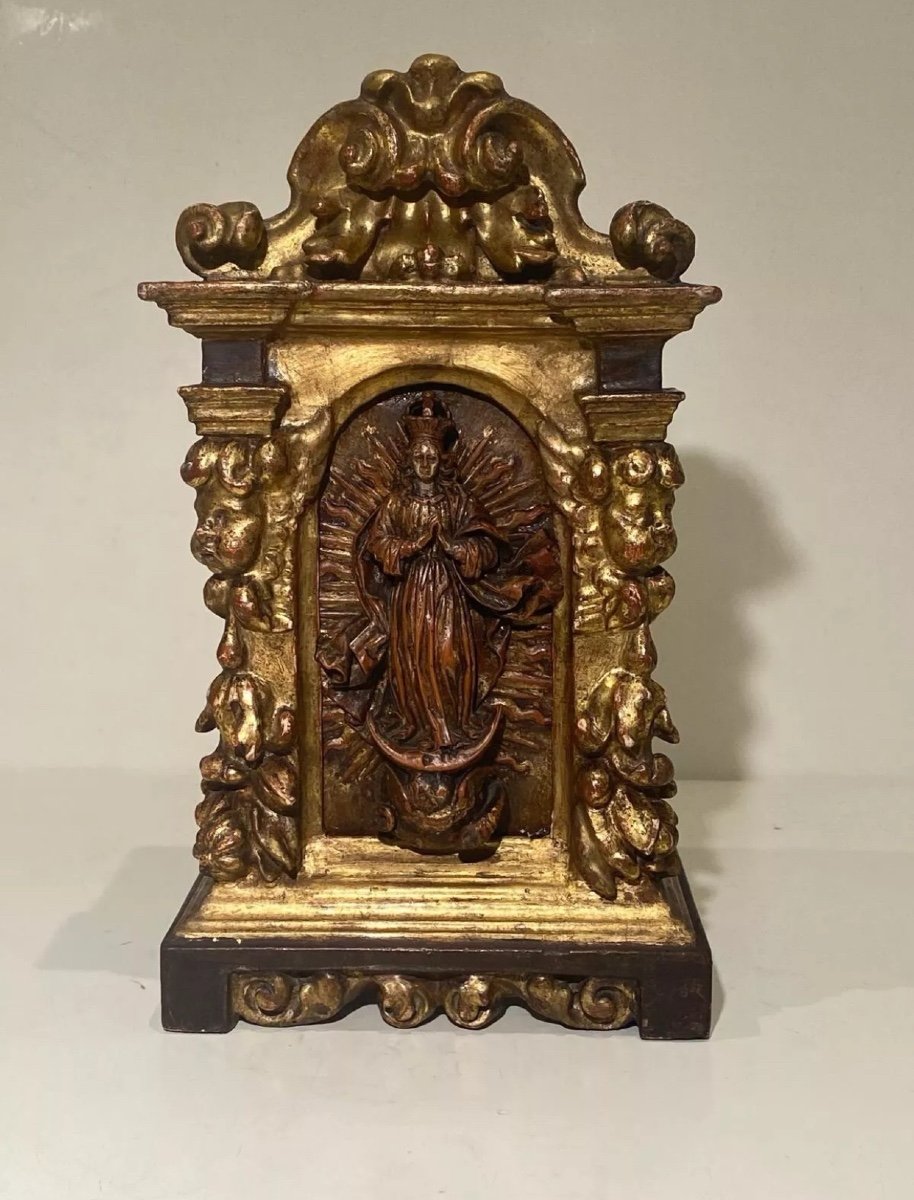 Immaculée Conception allemande en bois doré et fragment religieux sculpté du XVIIIe siècle