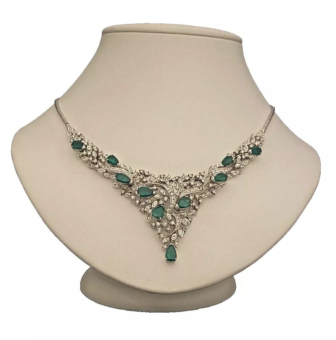 A Fine Quality Mid Century 14ct 585 White Gold Set Emerald And Diamond Necklace