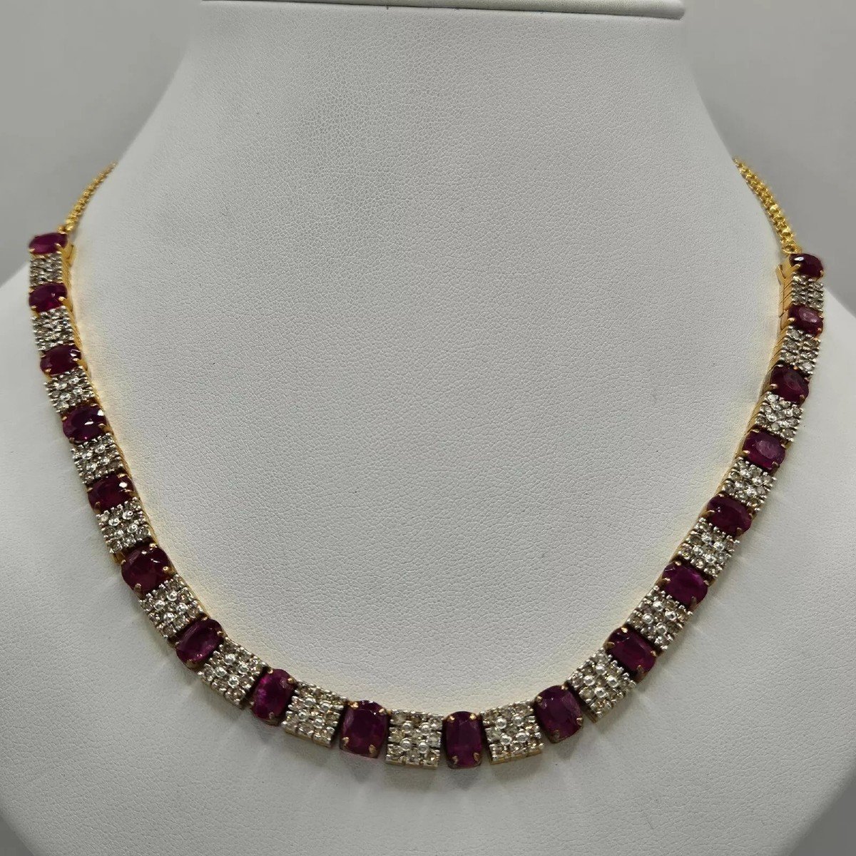 A High Quality Vintage 21k / 21ct Solid Gold 2.8ct Diamond & 10ct Ruby Necklace