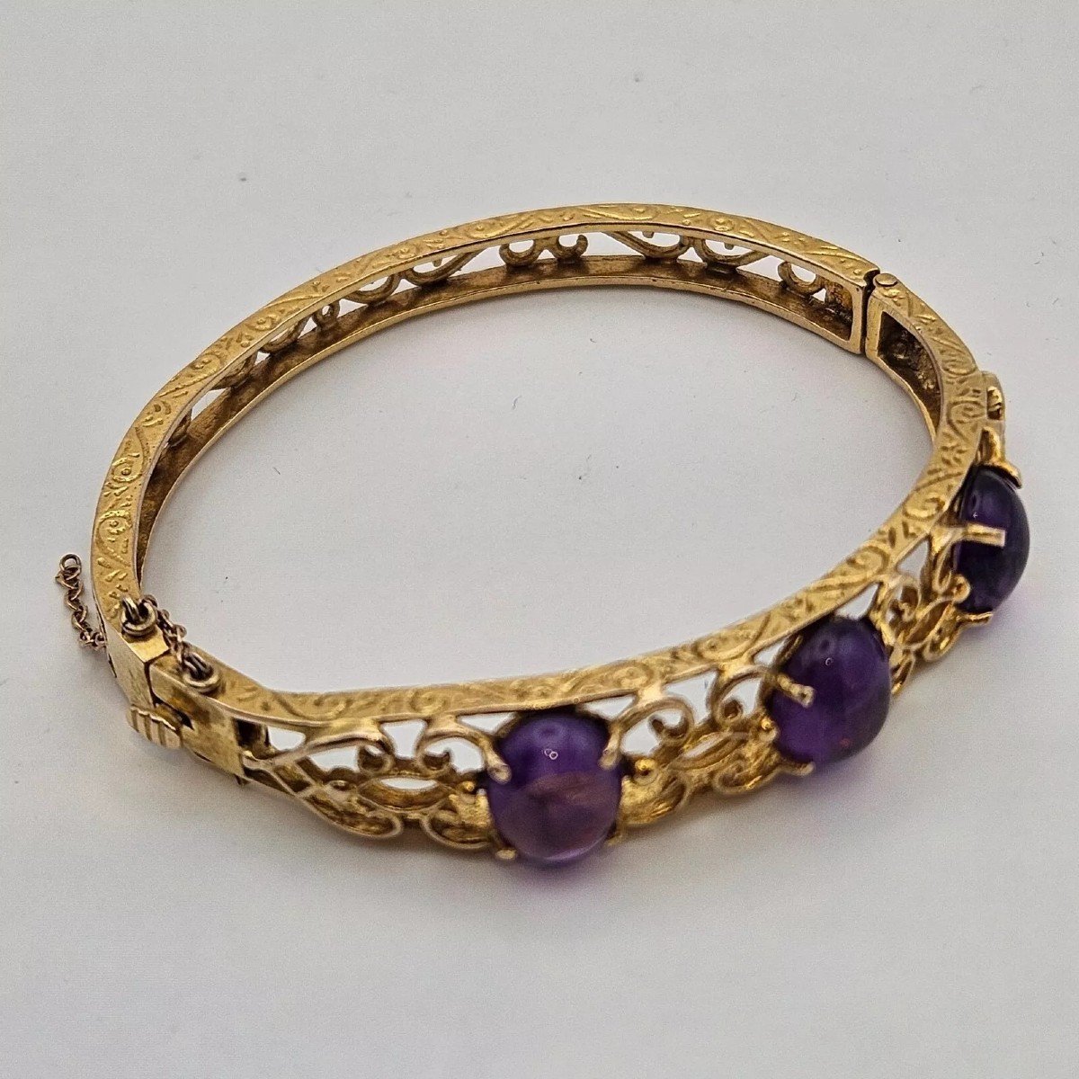 A Nice Quality Amethyst Victorian Style, 9ct Yellow Gold Bangle Bracelet