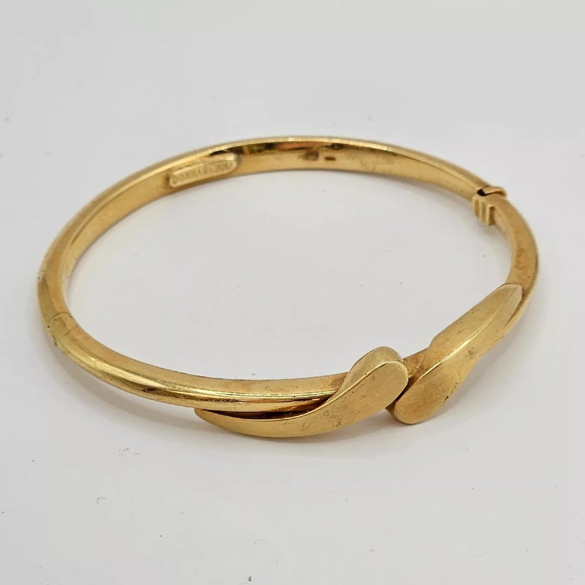 A Vintage Donnagemma Solid 18k Gold Bangle Bracelet