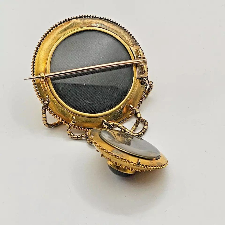 Broche Médaillon Victorienne En Or 14 Carats, Grenat Cabochon, Style étrusque, Vers 1880-photo-2