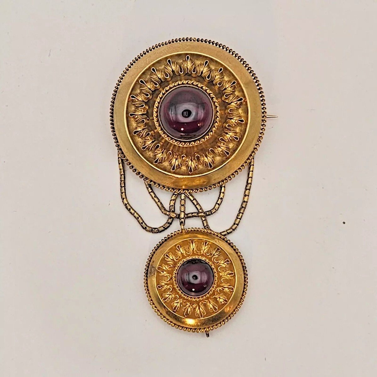 Broche Médaillon Victorienne En Or 14 Carats, Grenat Cabochon, Style étrusque, Vers 1880