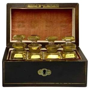 Coffret Ancien Français Avec Quatre Flacons De Parfum Baccarat