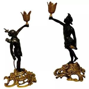 Superbe Paire De Chandeliers En Bronze Patiné En Fonte, Figures Russes