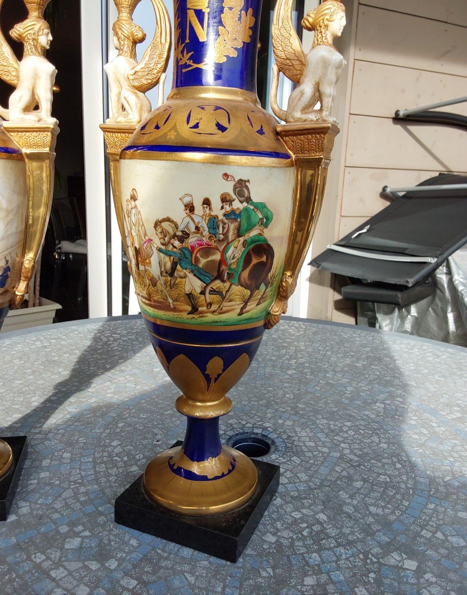 Paire De Vases fuseaux Milieu XIXeme Représentant Napoléon Bonaparte-photo-3