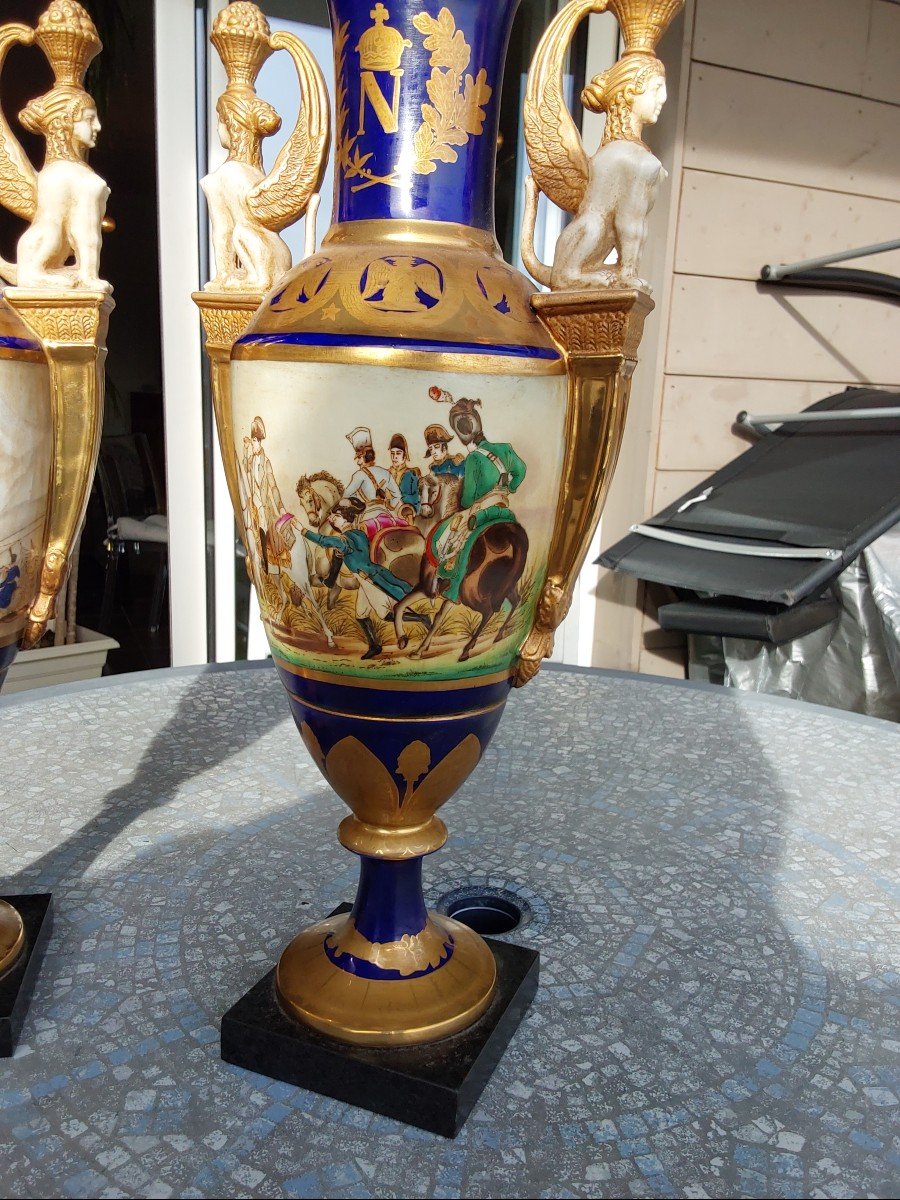 Paire De Vases fuseaux Milieu XIXeme Représentant Napoléon Bonaparte-photo-1