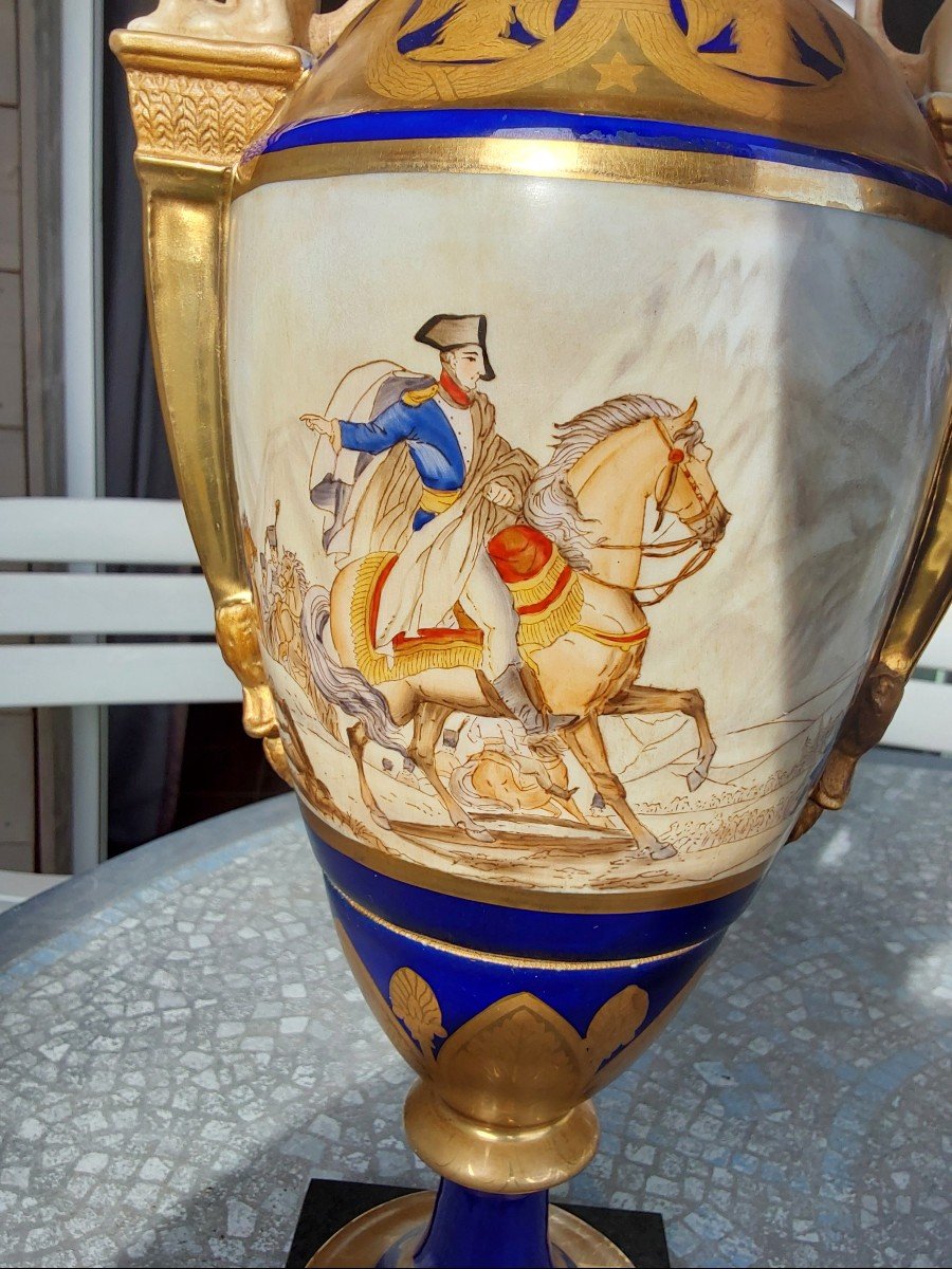 Paire De Vases fuseaux Milieu XIXeme Représentant Napoléon Bonaparte-photo-2