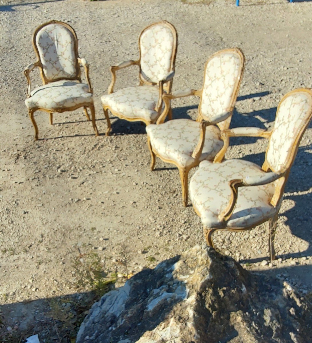 Suite De 4 Fauteuils De Type Cabriolets. Epoque Louis XV.  XVIIIeme