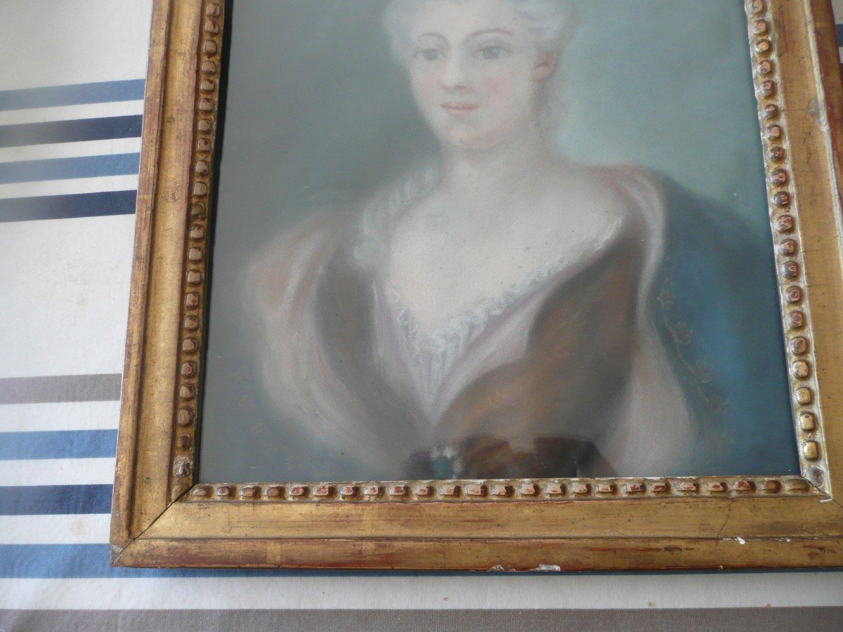 Pastel XVIIIème Siècle : Portrait De Jeune Femme Dans Son Cadre d'époque Louis XV-photo-3