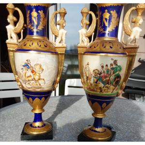 Paire De Vases fuseaux Milieu XIXeme Représentant Napoléon Bonaparte