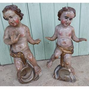 Paire De Putti En Bois Sculpte Et Laqué Travail Italien Fin XVIIeme