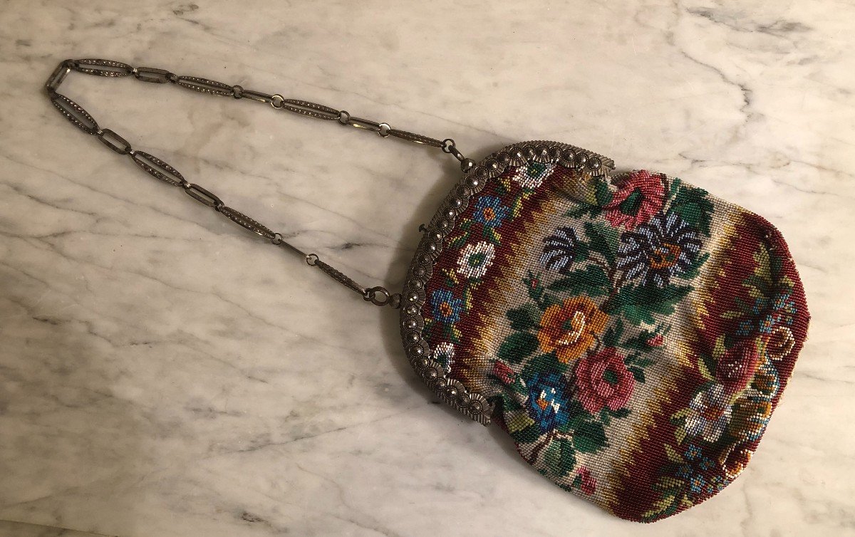 Napoleon III Bag Decorated With Flowers In Glass Beads And Metal Frame 