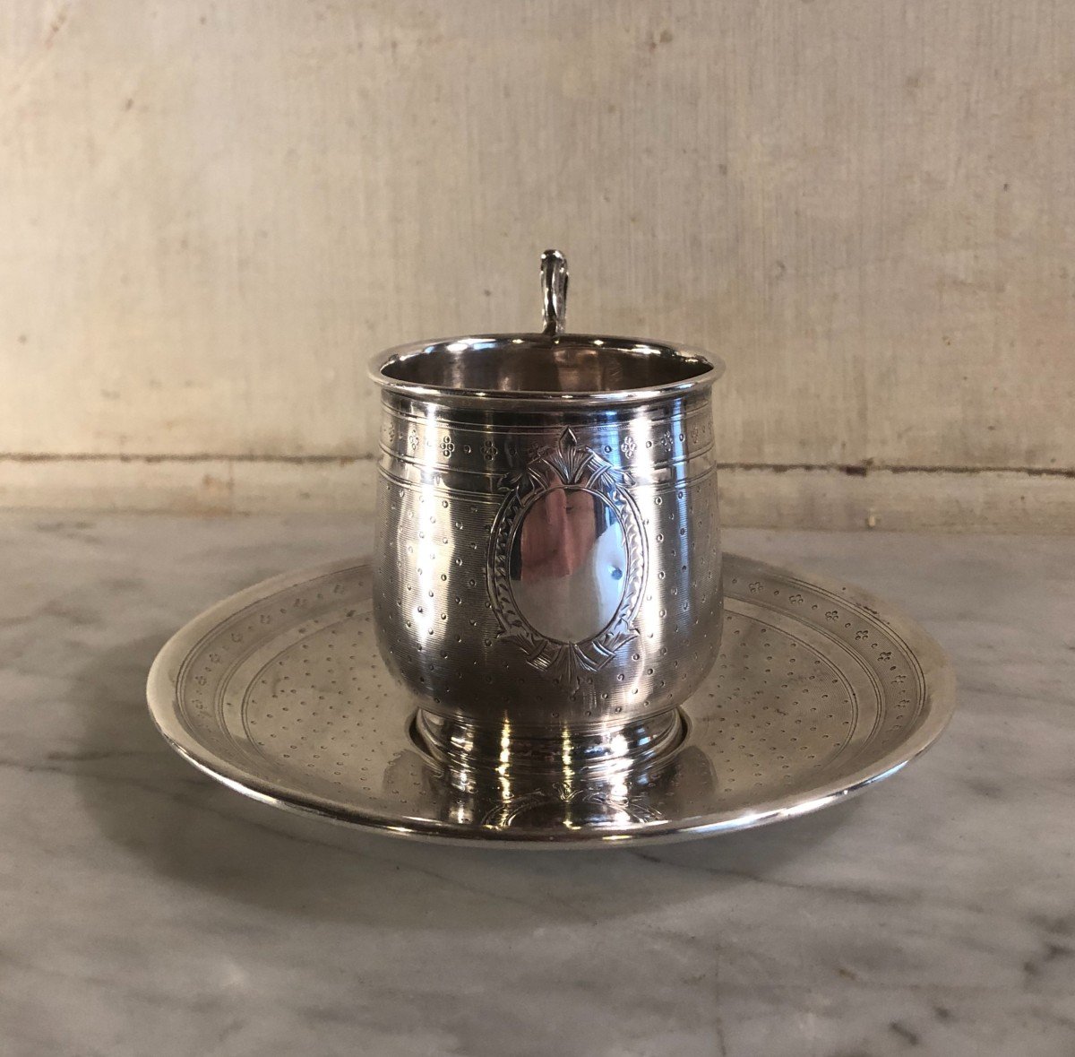 Tasse Et Soucoupe En Argent Minerve Guilloché Vers 1900