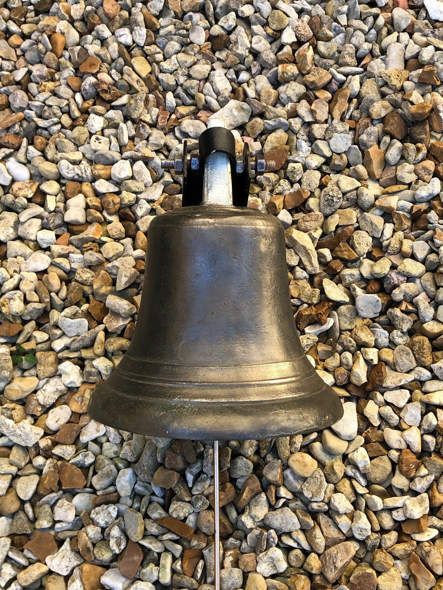 Cloche De Propriété Et Sa Main De Tirage En Bronze XIX° Siècle 