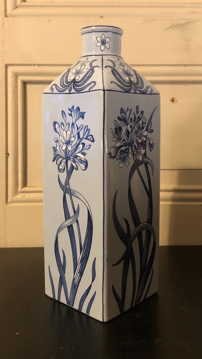 Vase Bouteille "aux Agapanthes" En Faïence Fives De Lille 