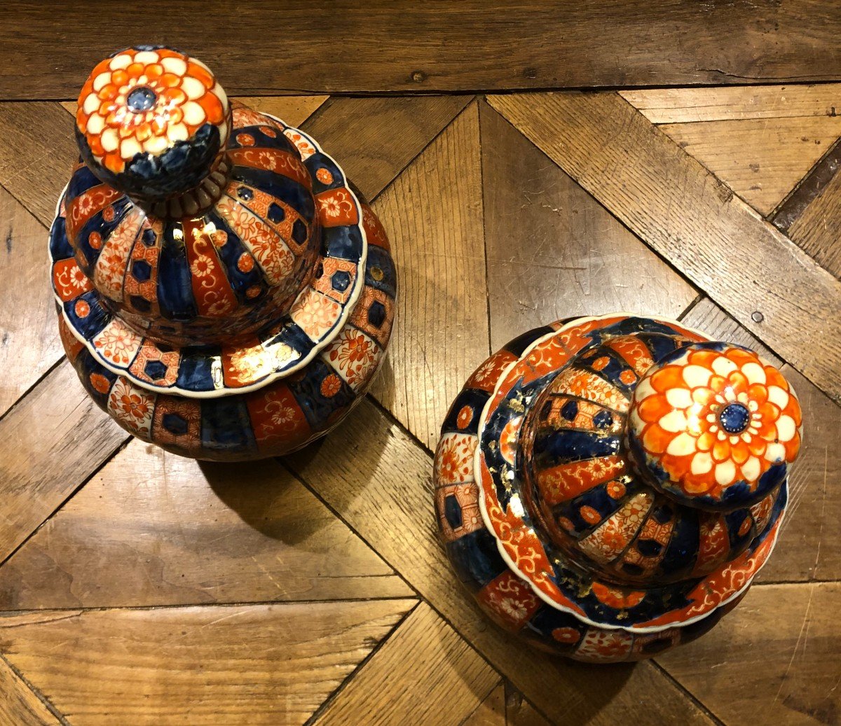 Pair Of Covered Pots In Imari Porcelain, 19th Century-photo-1