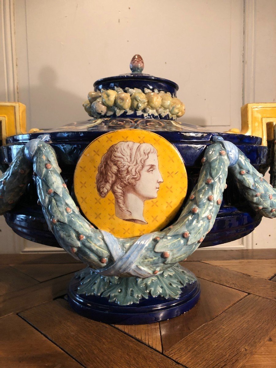 Important Vase Couvert En Majolique Italienne -photo-2