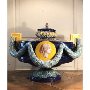 Important Covered Vase In Italian Majolica