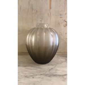 Vase Art-déco En Verre Fumé Et Givré 