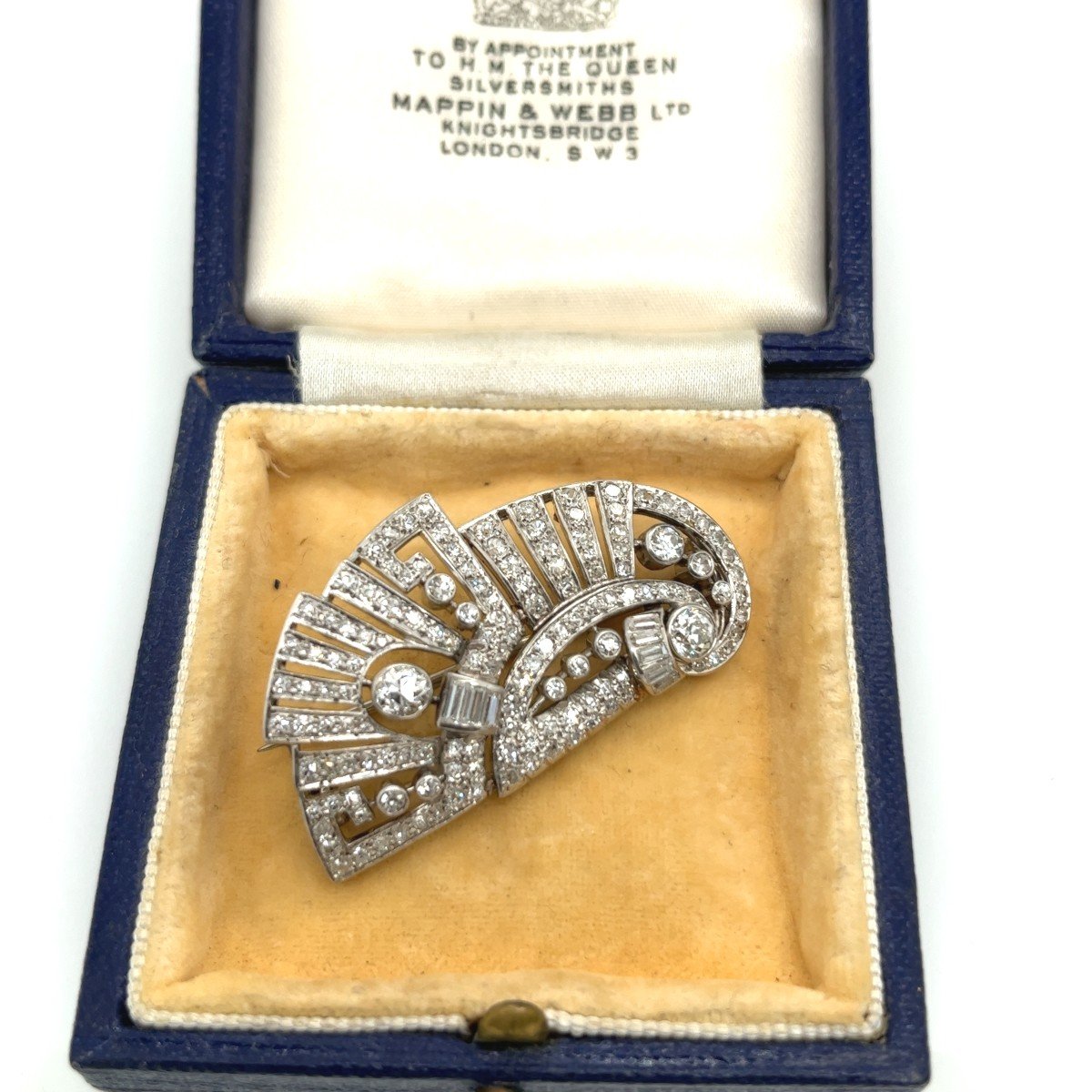 Artdeco Platinum Diamond Brooch, Set With 1.80ct Round & Baguette Diamonds-photo-2