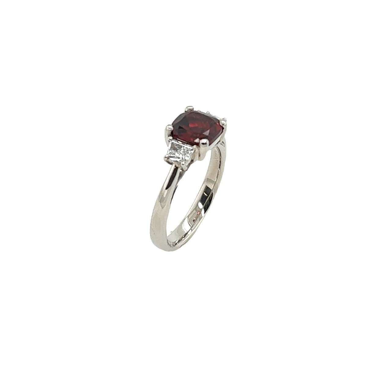 Platinum 1.88ct Garnet And Diamond Ring Set With 0.33ct Tapered Diamonds-photo-3