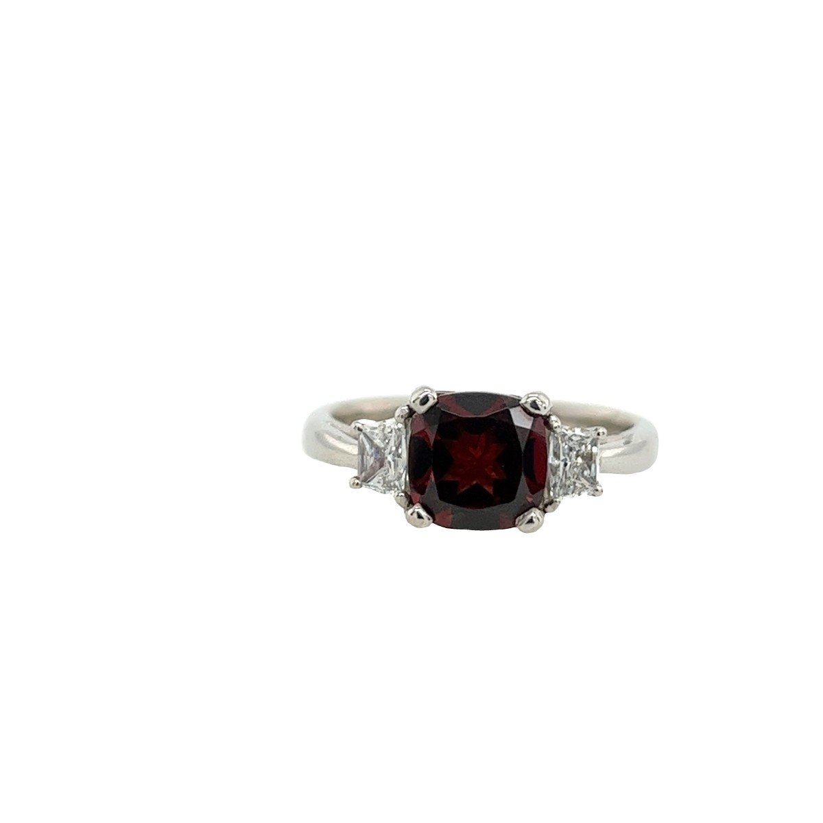 Platinum 1.88ct Garnet And Diamond Ring Set With 0.33ct Tapered Diamonds-photo-2