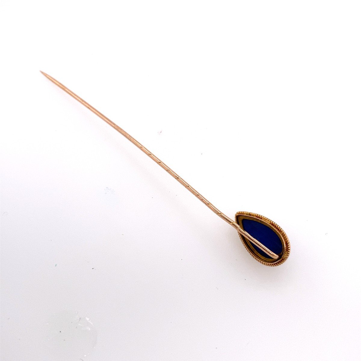 Lapis En Forme De Poire Cabochon, Serti Dans Une épingle Torsadée En Or Jaune 18 Carats-photo-2