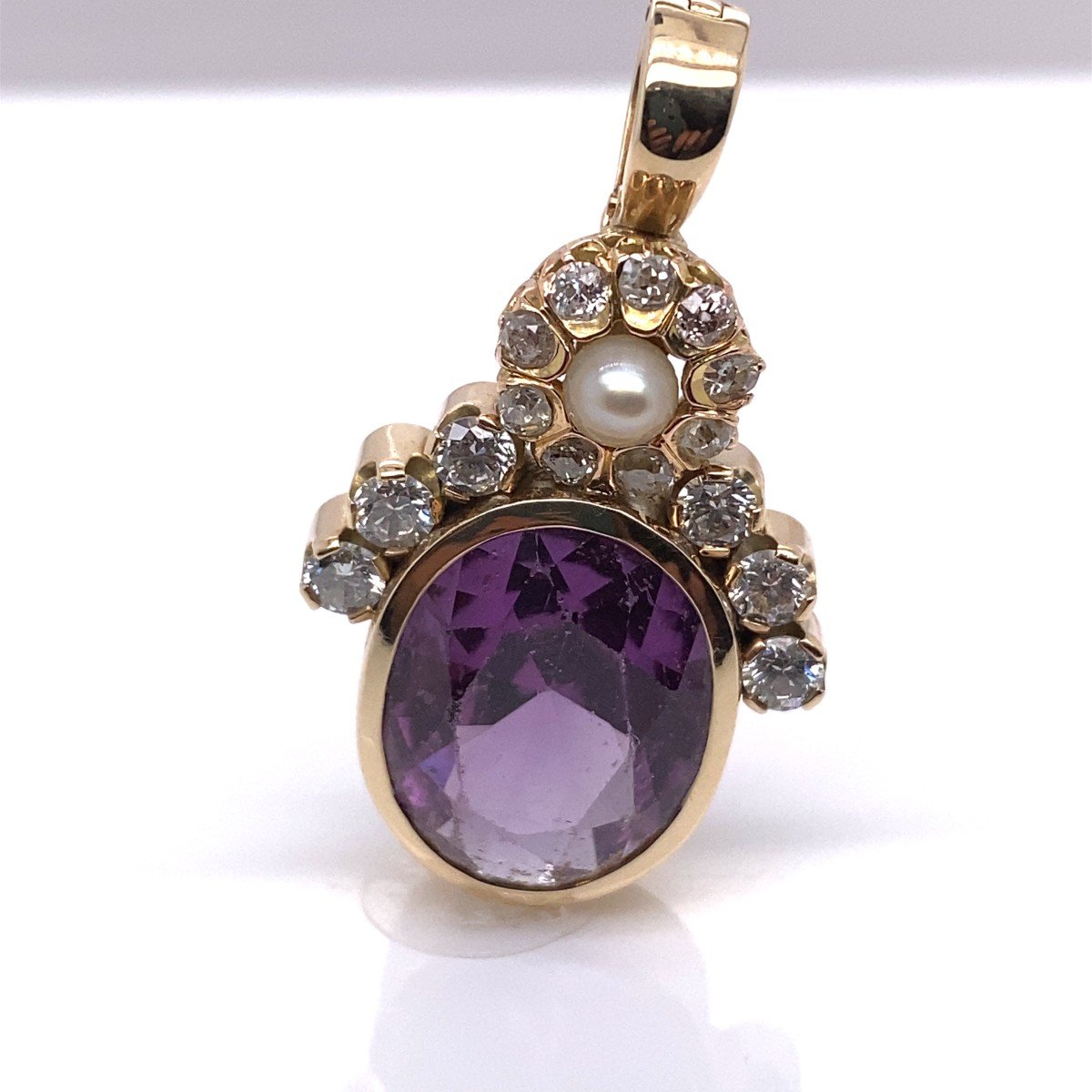 Beautiful Handcrafted 12 Carat Oval Amethyst Surrounded By 15 Vic Cut Diamonds-photo-3