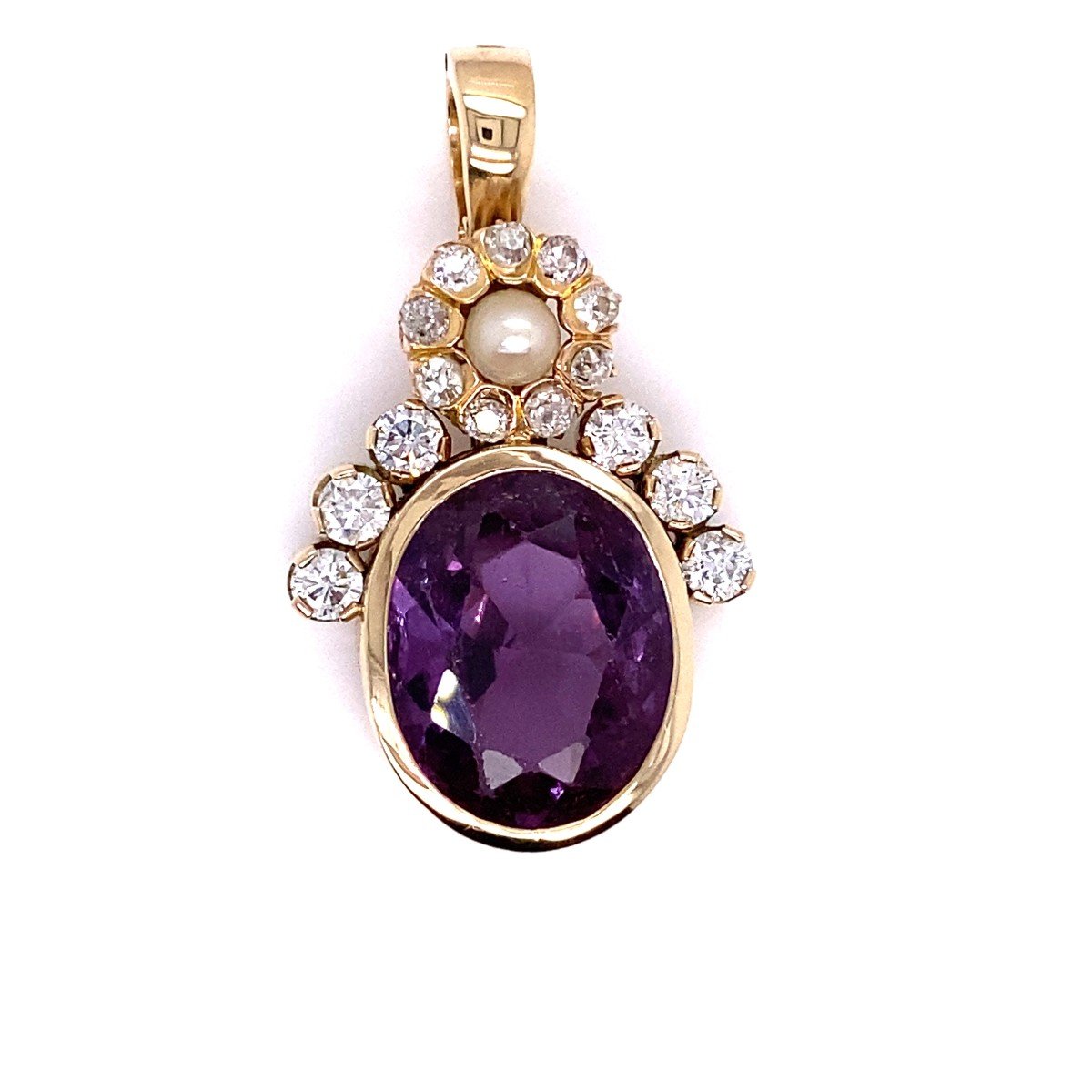 Beautiful Handcrafted 12 Carat Oval Amethyst Surrounded By 15 Vic Cut Diamonds