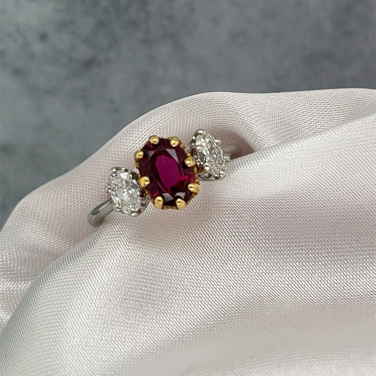  Vintage Platinum And 18k Yellow Gold Oval 3 Stone Diamond And Ruby Ring-photo-1