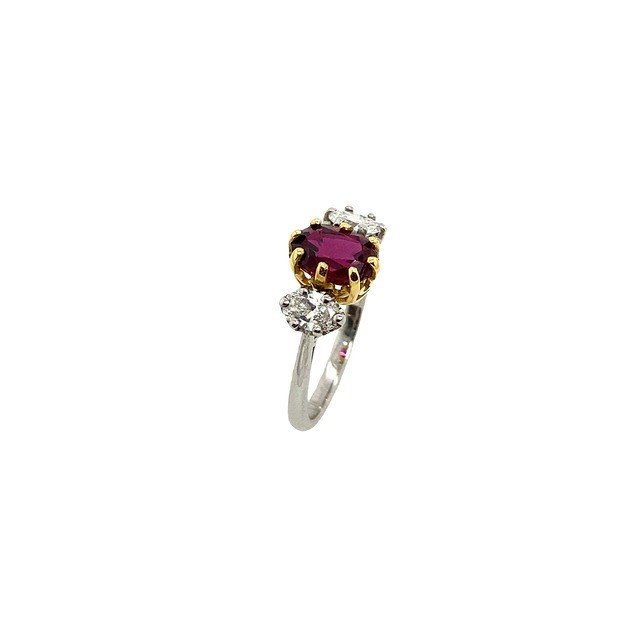  Vintage Platinum And 18k Yellow Gold Oval 3 Stone Diamond And Ruby Ring-photo-3